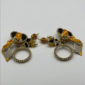 18 Chic Rare “Lunch at the Ritz” Gold and Black Dangle Clip Earrings